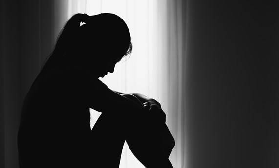 Las personas que reintentan el suicidio presentan síntomas más graves que las que solo lo intentan una vez Las personas que reintentan el suicidio presentan síntomas más graves que las que solo lo intentan una vez