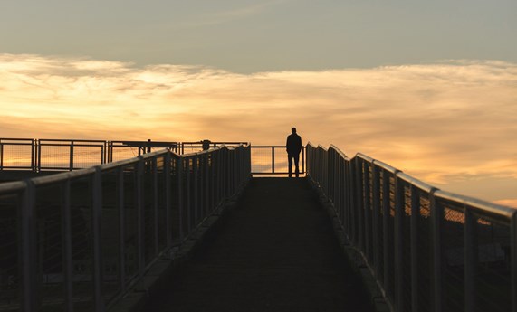 Identifican factores determinantes de la soledad en España Identifican factores determinantes de la soledad en España