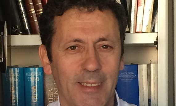 Luis Paz-Ares recibe el premio de investigación biomédica Clínica de la Fundación Lilly Luis Paz-Ares recibe el premio de investigación biomédica Clínica de la Fundación Lilly