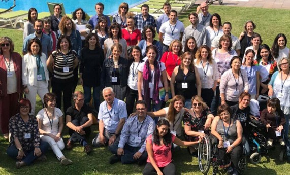 RareConnect cuenta con comunidades de pacientes sobre más de 100 enfermedades raras RareConnect cuenta con comunidades de pacientes sobre más de 100 enfermedades raras