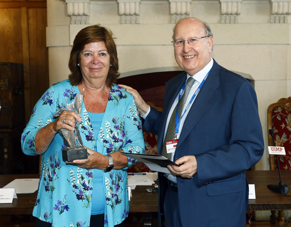María Vallet recoge el premio ‘Julio Peláez’ a las ‘Pioneras de las Ciencias Físicas, Químicas y Matemáticas’